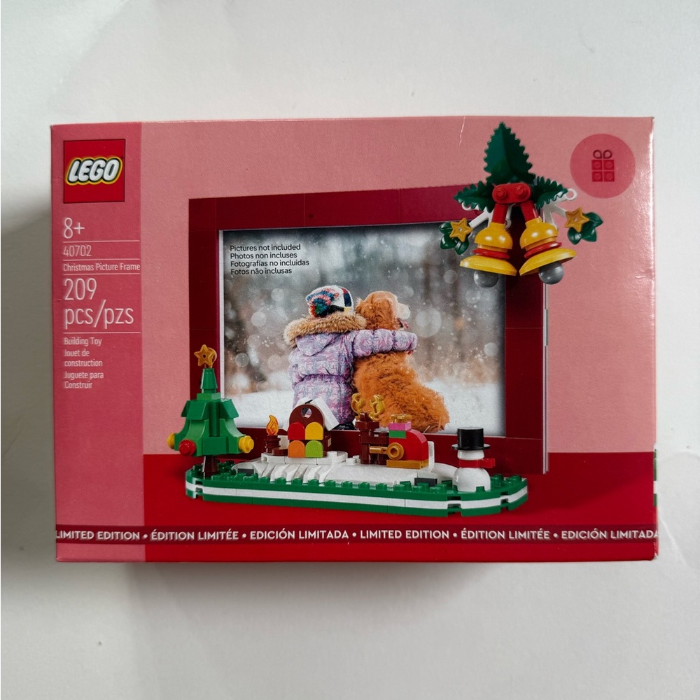 BRAND NEW LEGO Festive Holiday Frame Set with Red and Green Accents